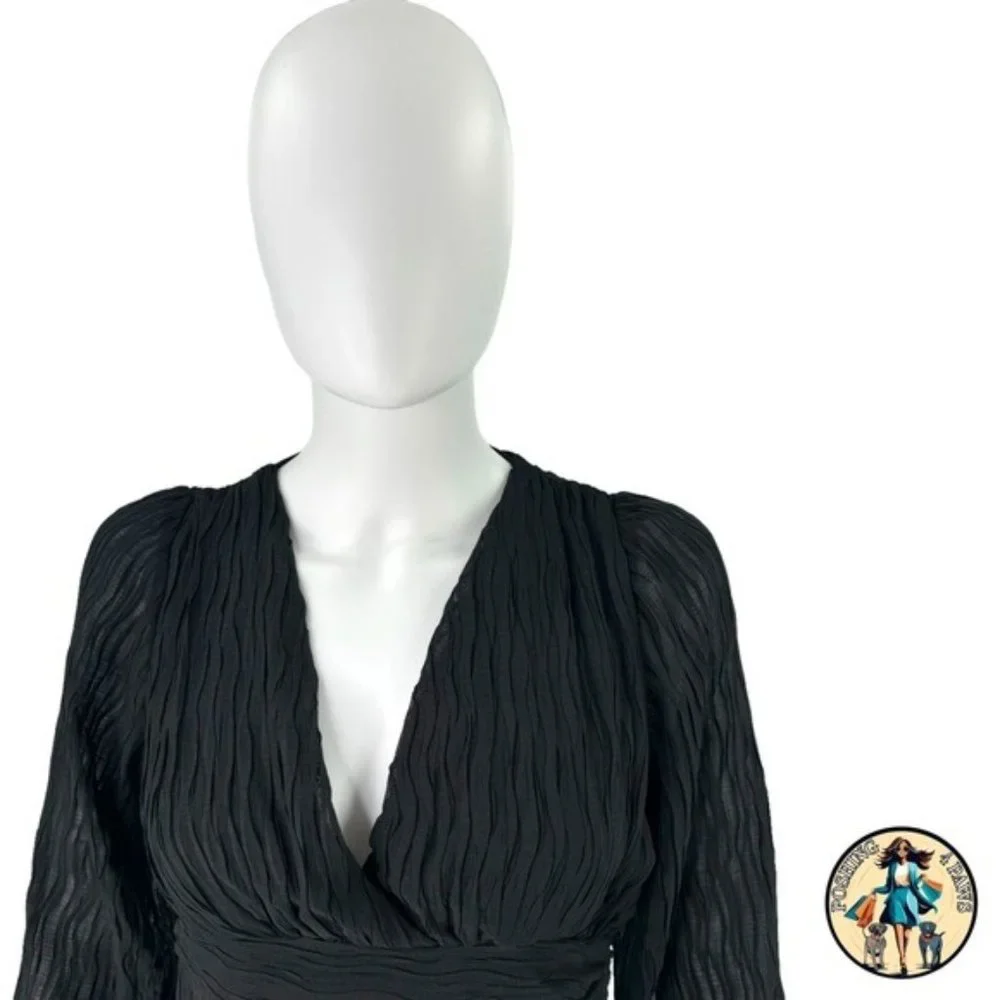 Petal & Pup | NEW Delilah Pleated V Neck Top in Black Size S - Picture 5 of 11
